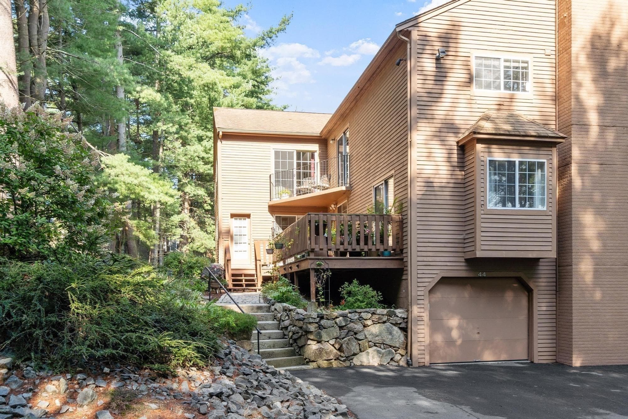 44 Voyagers Ln # 44, Ashland MA 01721