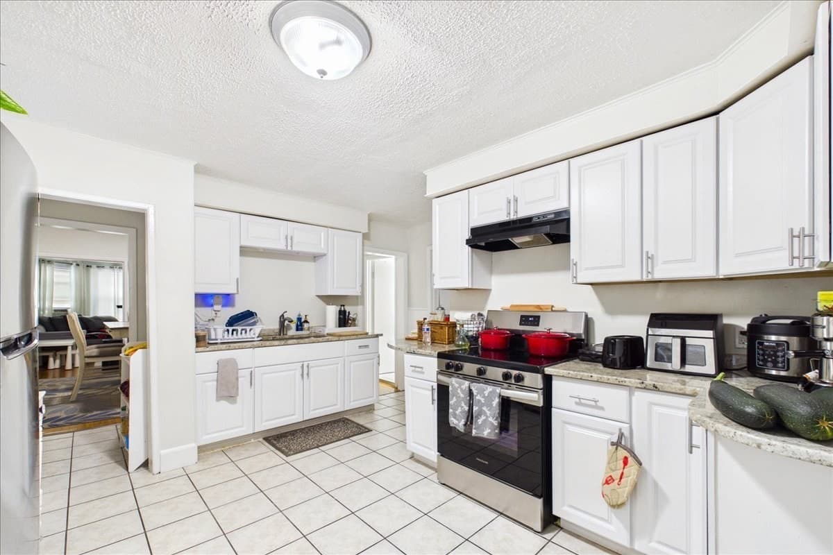 3 Family at 15-17 Gladstone St, Everett MA 02149, Everett, photo 18 of 30