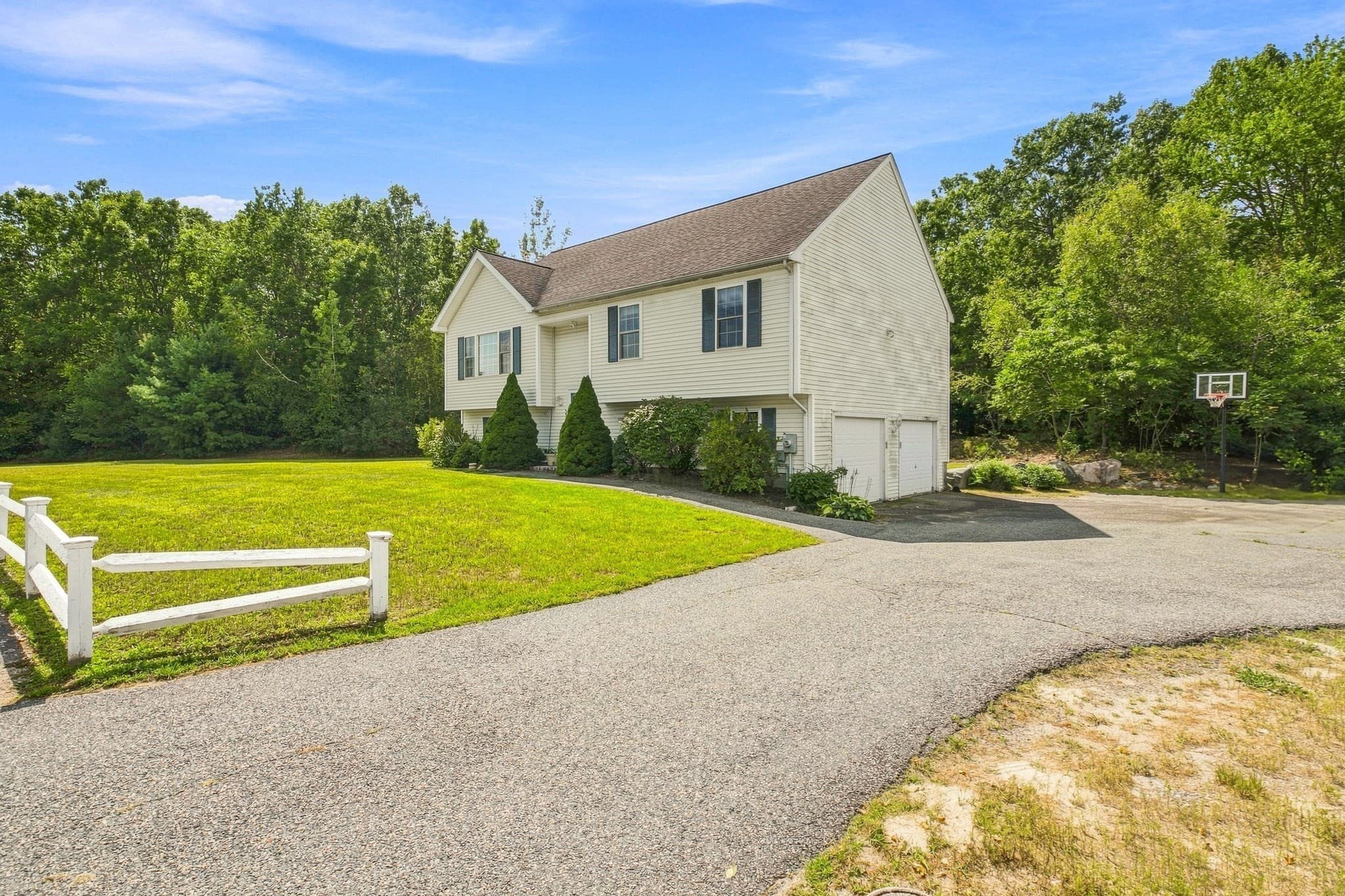 Single Family Residence at 21 Hamilton Way, Holbrook MA 02343, Holbrook, photo 2 of 20