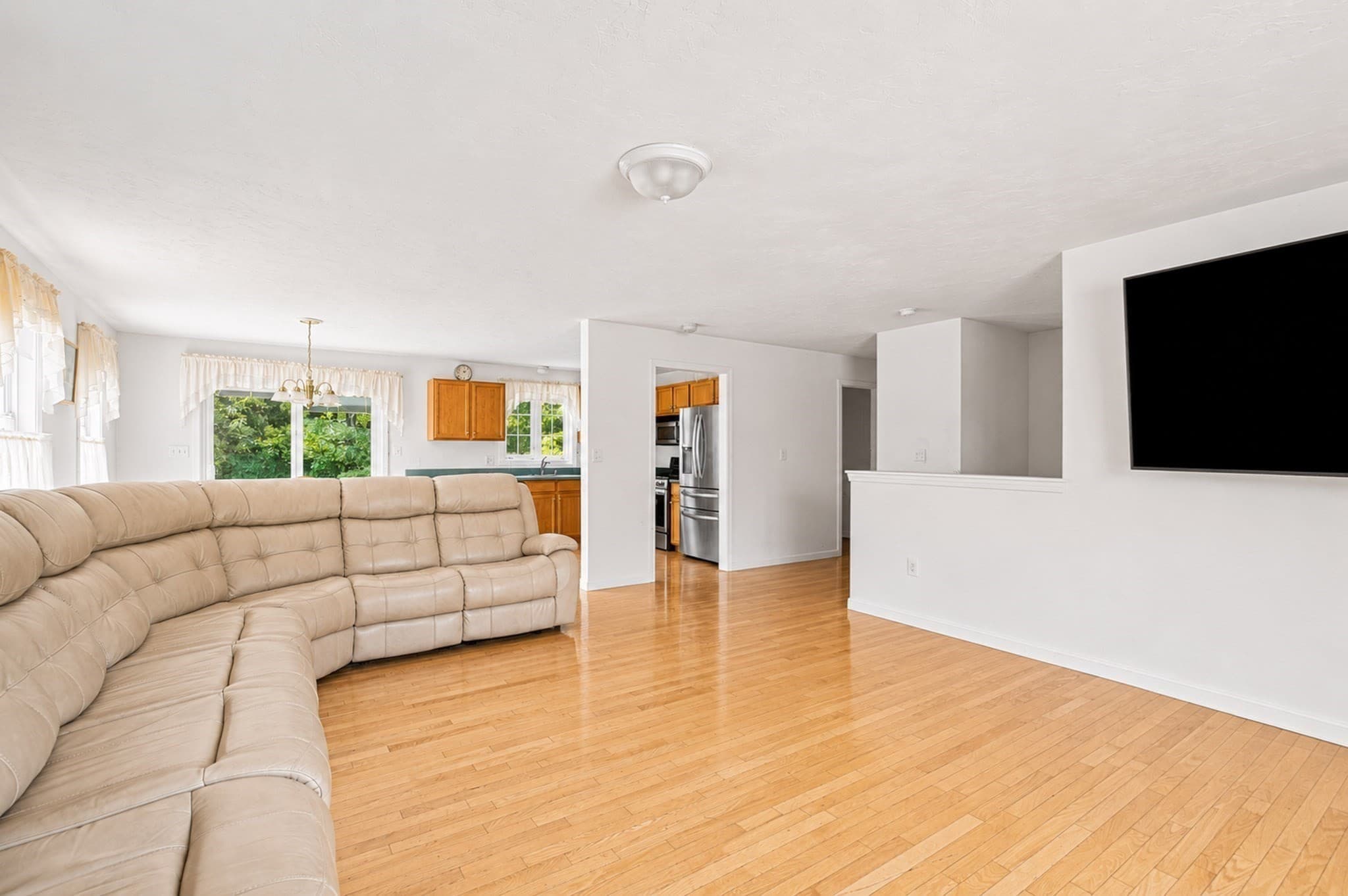 Single Family Residence at 21 Hamilton Way, Holbrook MA 02343, Holbrook, photo 9 of 20