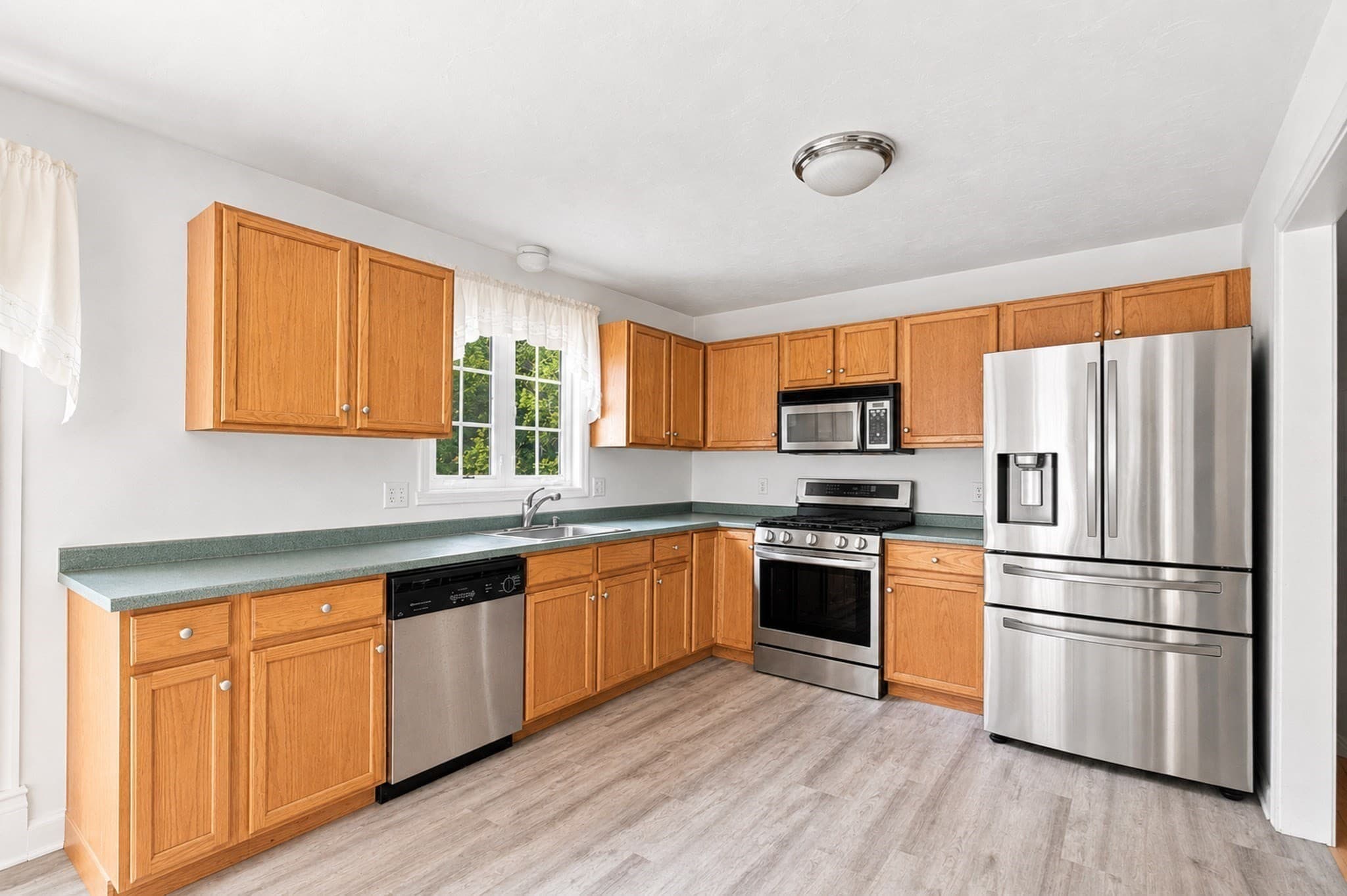 Single Family Residence at 21 Hamilton Way, Holbrook MA 02343, Holbrook, photo 10 of 20