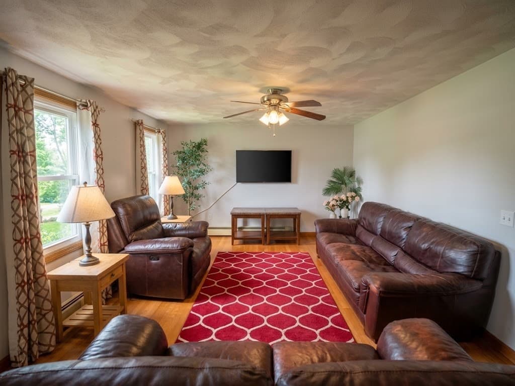 Single Family Residence at 2 Fairmount Ave, Bristol RI 02809, Bristol, photo 6 of 28