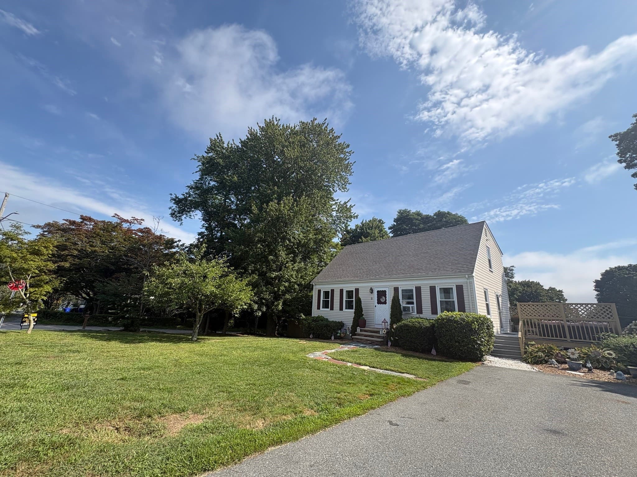 2 Fairmount Ave, Bristol RI 02809