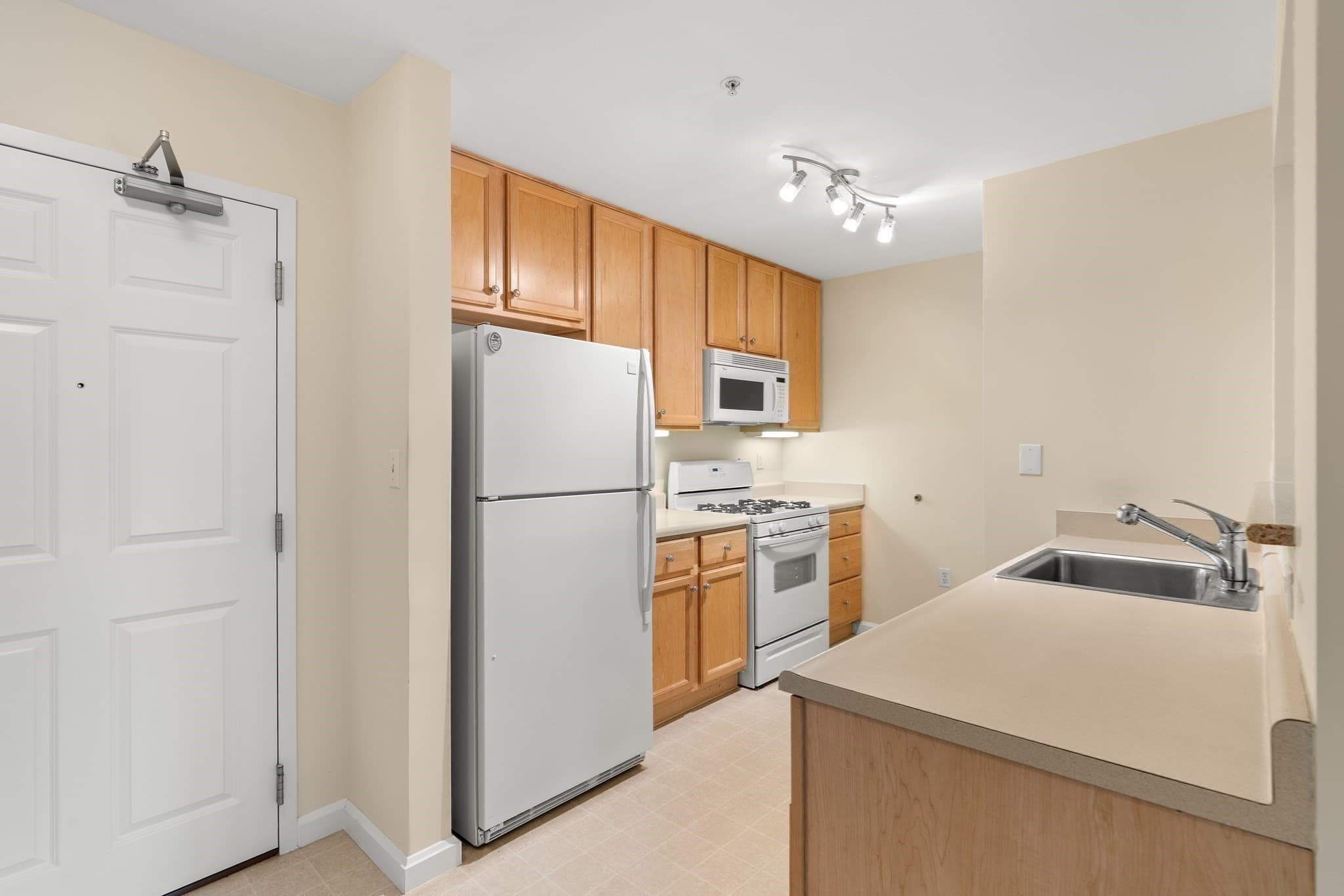 Condominium at 38 Village Road # 614, Middleton MA 01949, Middleton, photo 12 of 36
