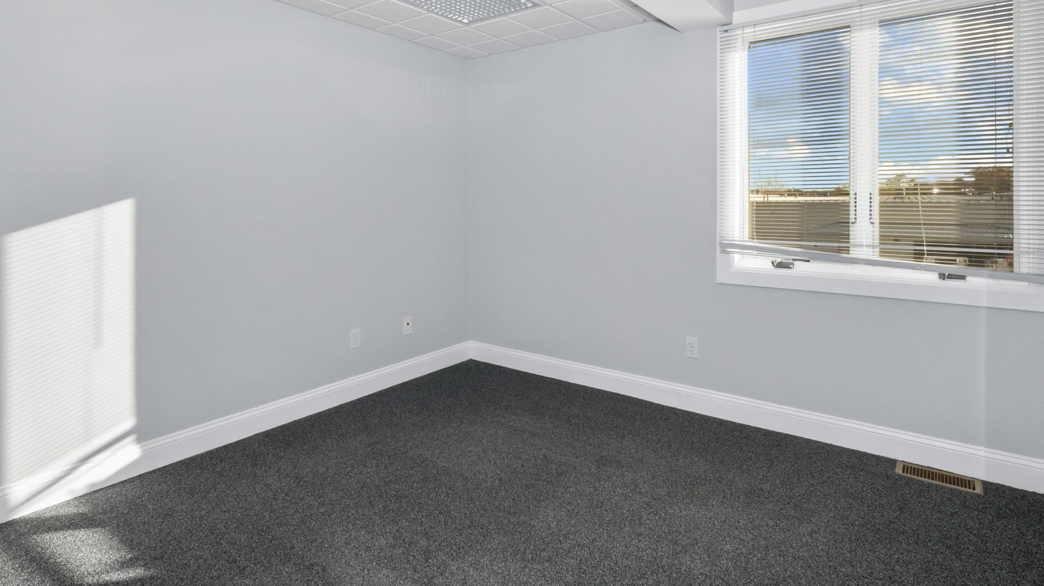 Commercial Sale at 104 Bridge Rd, Salisbury MA 01952, Salisbury, photo 20 of 42