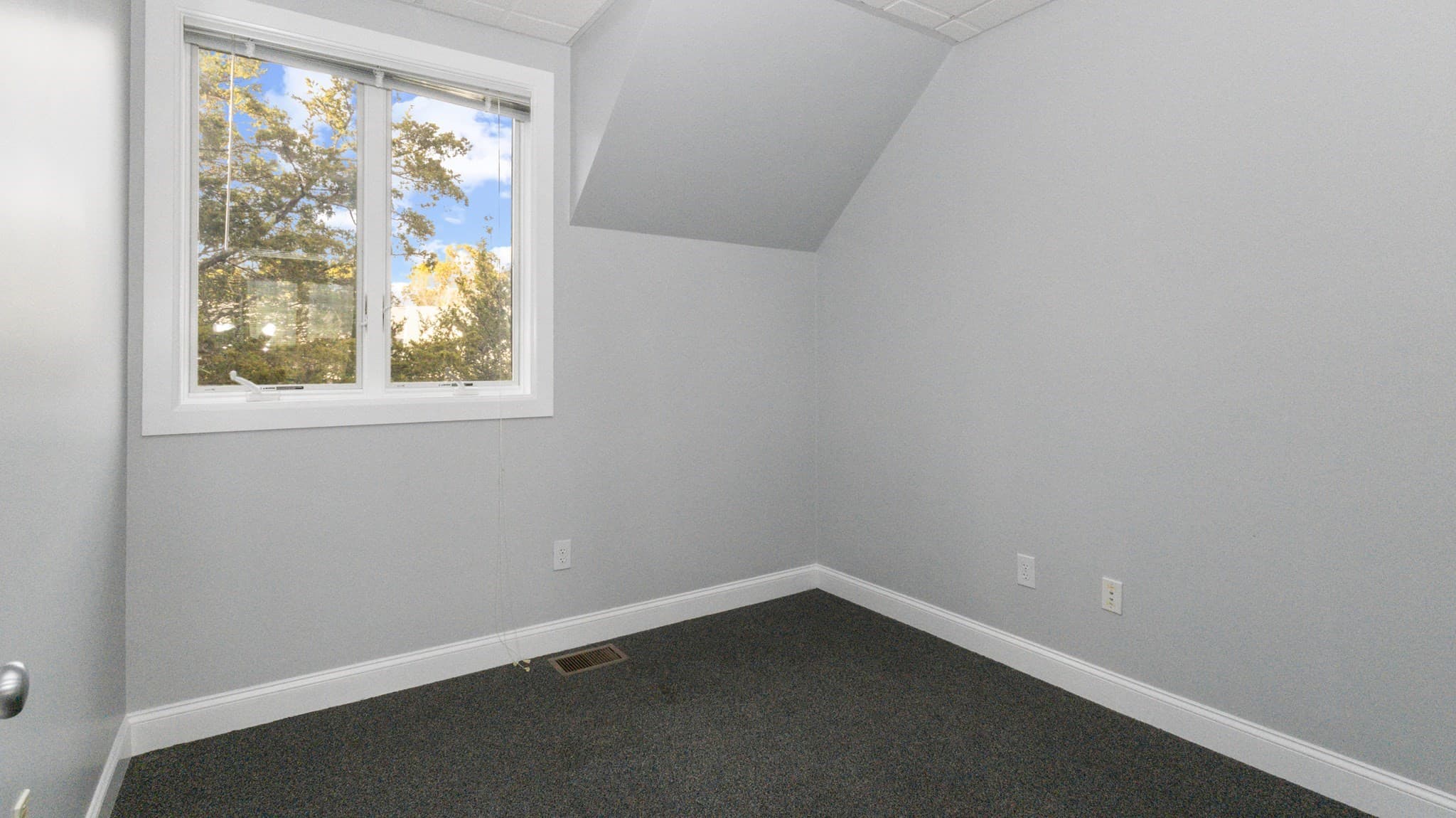 Commercial Sale at 104 Bridge Rd, Salisbury MA 01952, Salisbury, photo 31 of 42