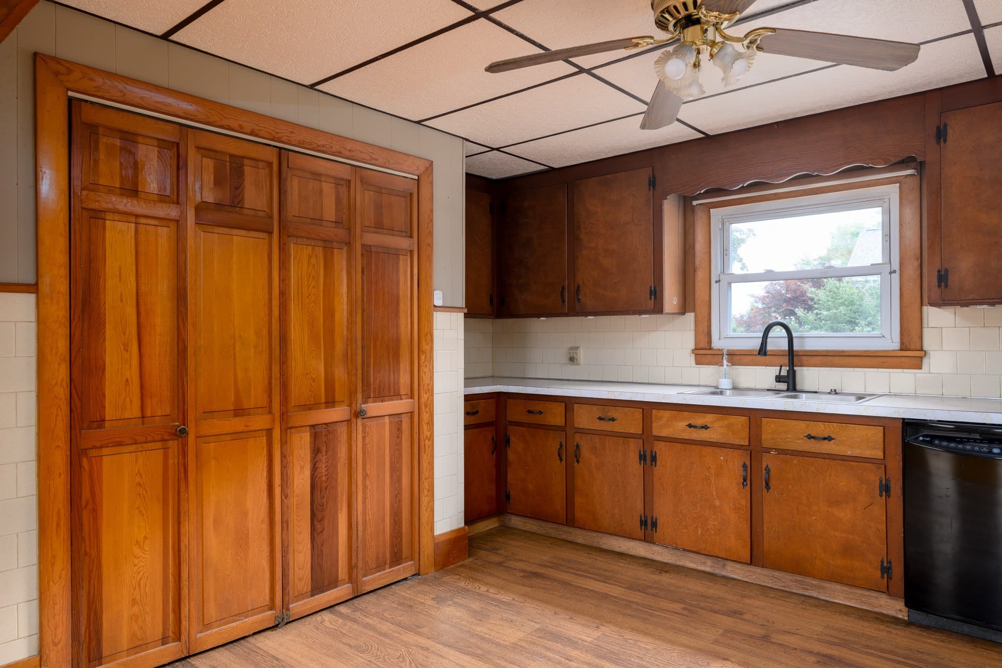Single Family Residence at 111 Gleason Ave, East Brookfield MA 01515, East Brookfield, photo 7 of 22