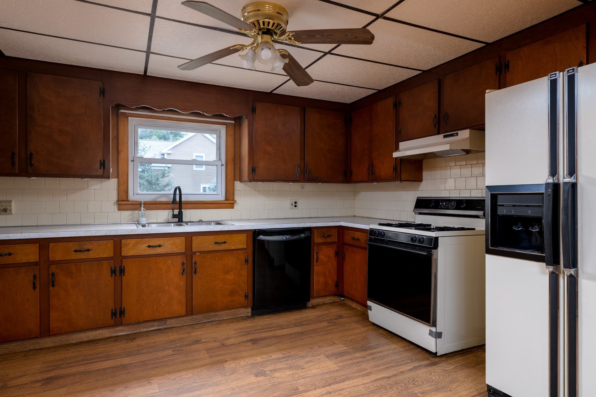 Single Family Residence at 111 Gleason Ave, East Brookfield MA 01515, East Brookfield, photo 5 of 22