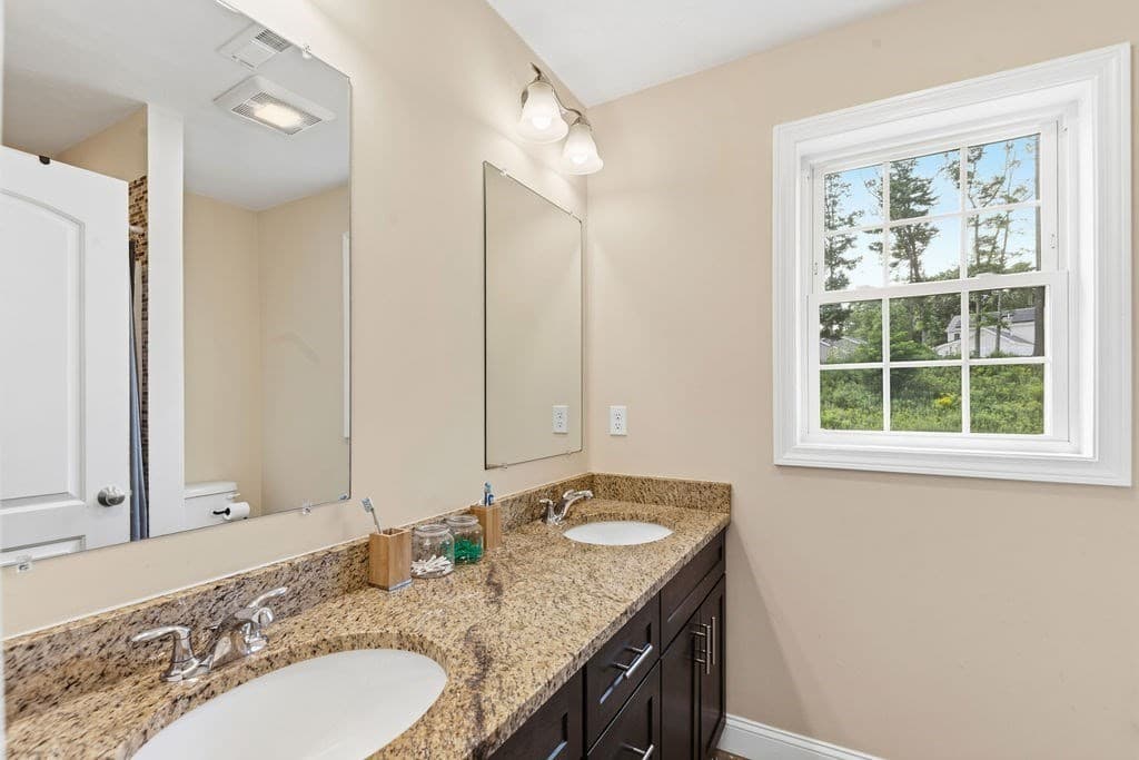 Condominium at 29 Tea Party Dr # 29, Uxbridge MA 01569, Uxbridge, photo 32 of 41
