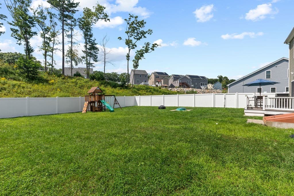 Condominium at 29 Tea Party Dr # 29, Uxbridge MA 01569, Uxbridge, photo 9 of 41