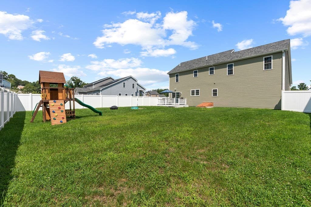 Condominium at 29 Tea Party Dr # 29, Uxbridge MA 01569, Uxbridge, photo 10 of 41