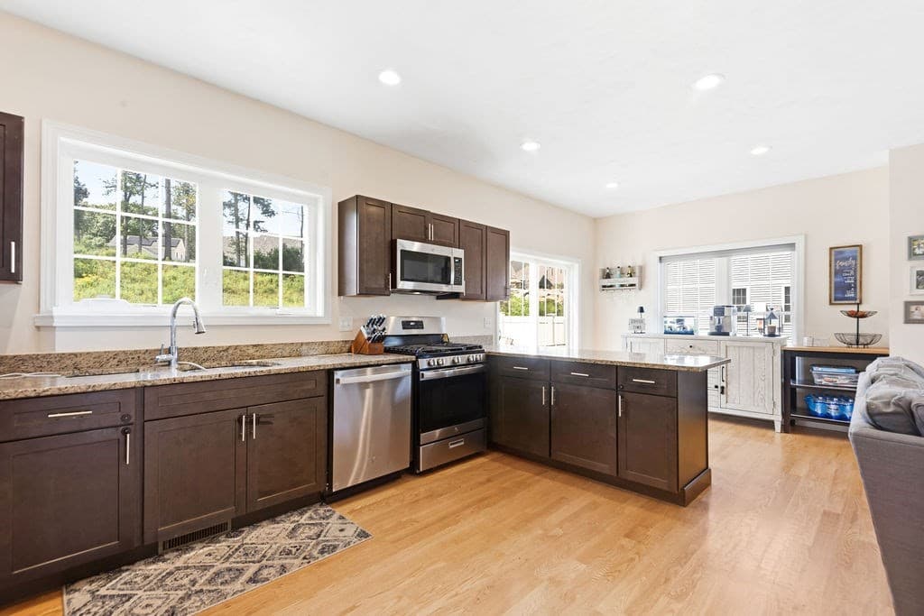 Condominium at 29 Tea Party Dr # 29, Uxbridge MA 01569, Uxbridge, photo 15 of 41