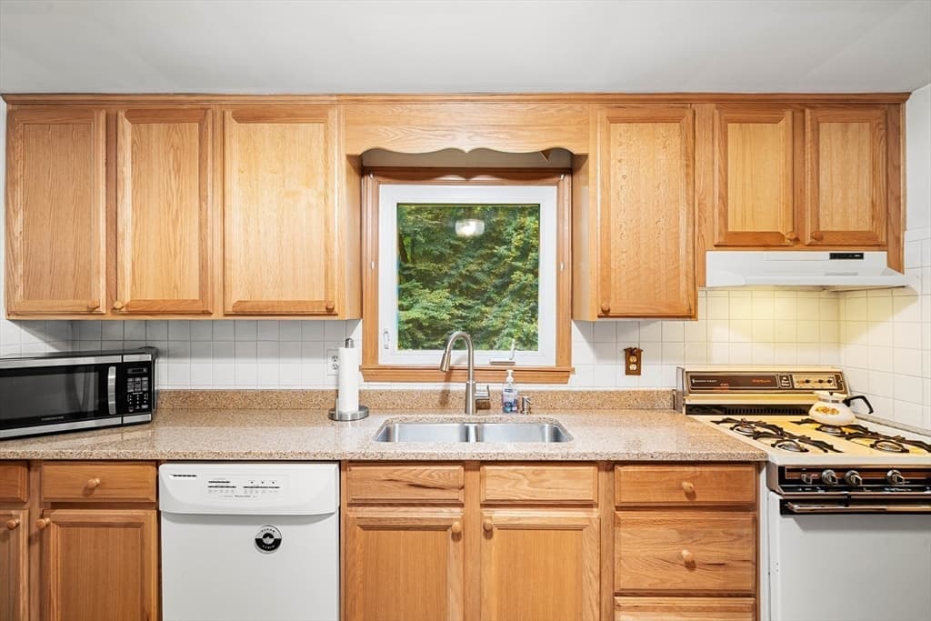 Single Family Residence at 16 Crown Rd, Westford MA 01886, Westford, photo 7 of 35