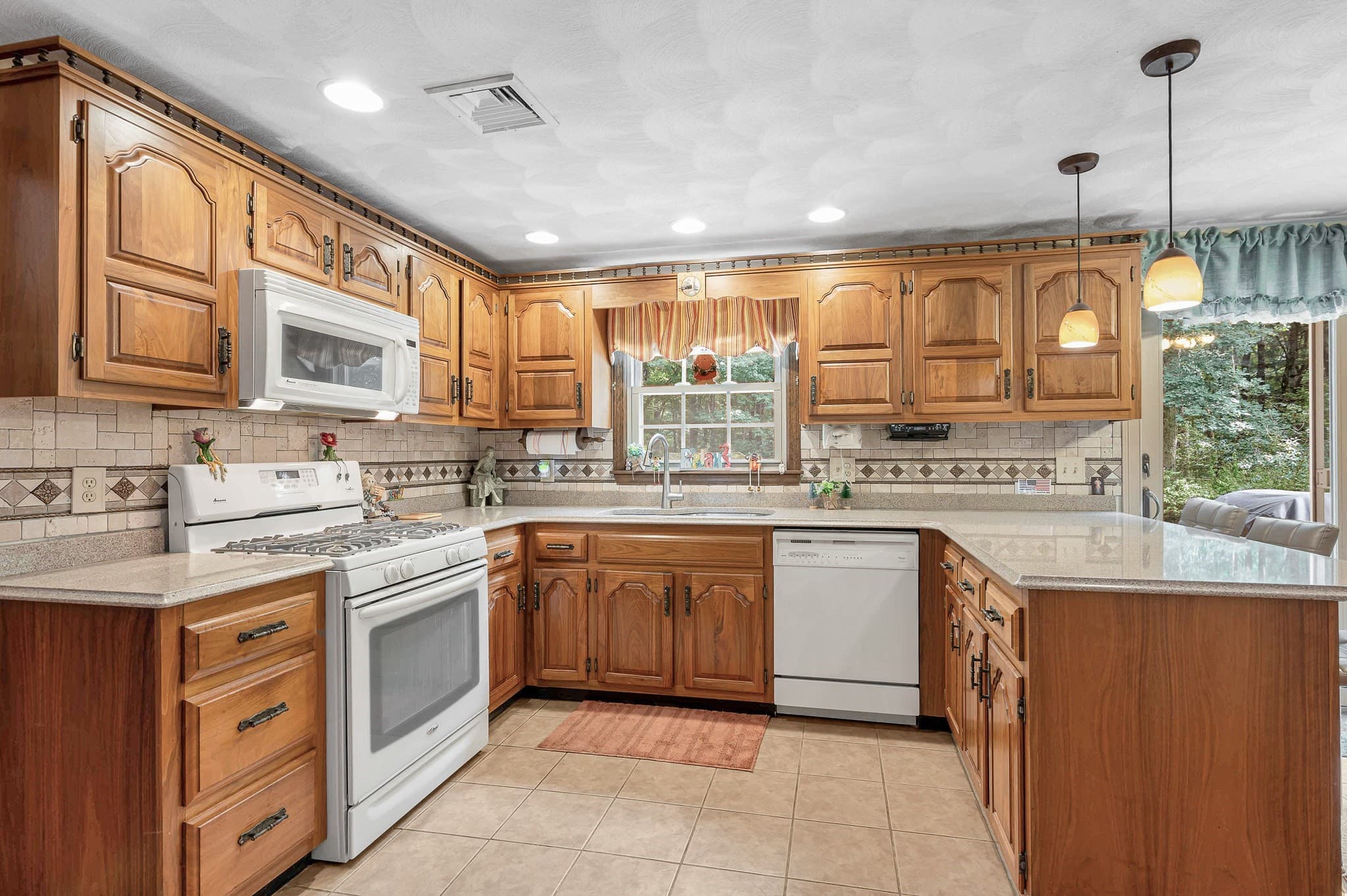 Single Family Residence at 167 Trout Brook Rd, Dracut MA 01826, Dracut, photo 11 of 36