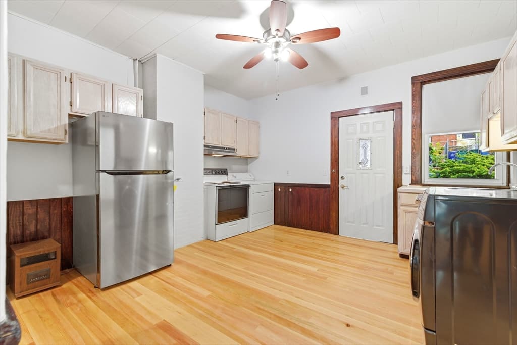 3 Family at 897 East Broadway, Boston MA 02127, Boston, photo 9 of 25
