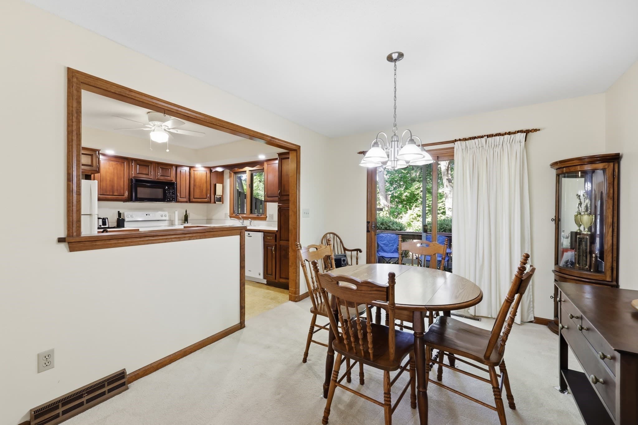 Condominium at 3 Castle Hill Rd, Agawam MA 01001, Agawam, photo 13 of 41