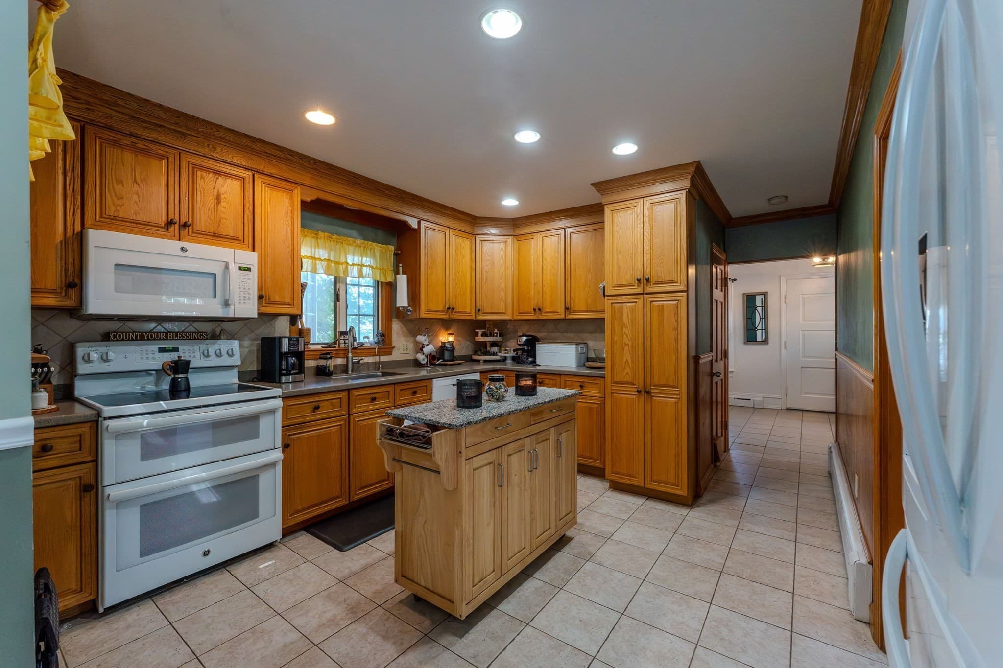 Single Family Residence at 135 Thurber Ave, Somerset MA 02725, Somerset, photo 17 of 37