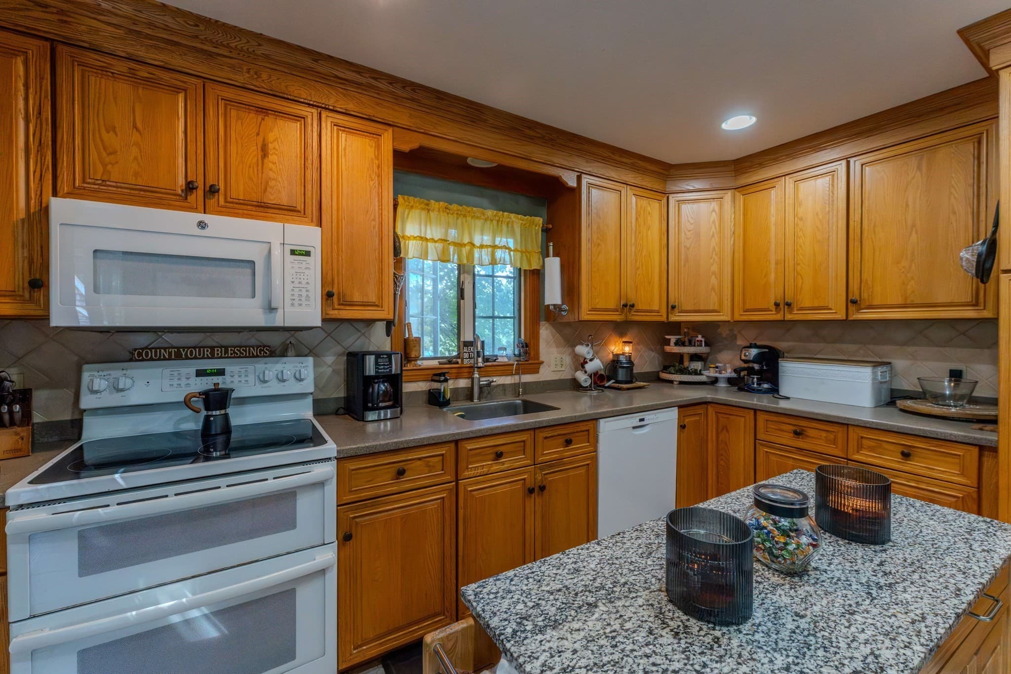 Single Family Residence at 135 Thurber Ave, Somerset MA 02725, Somerset, photo 18 of 37