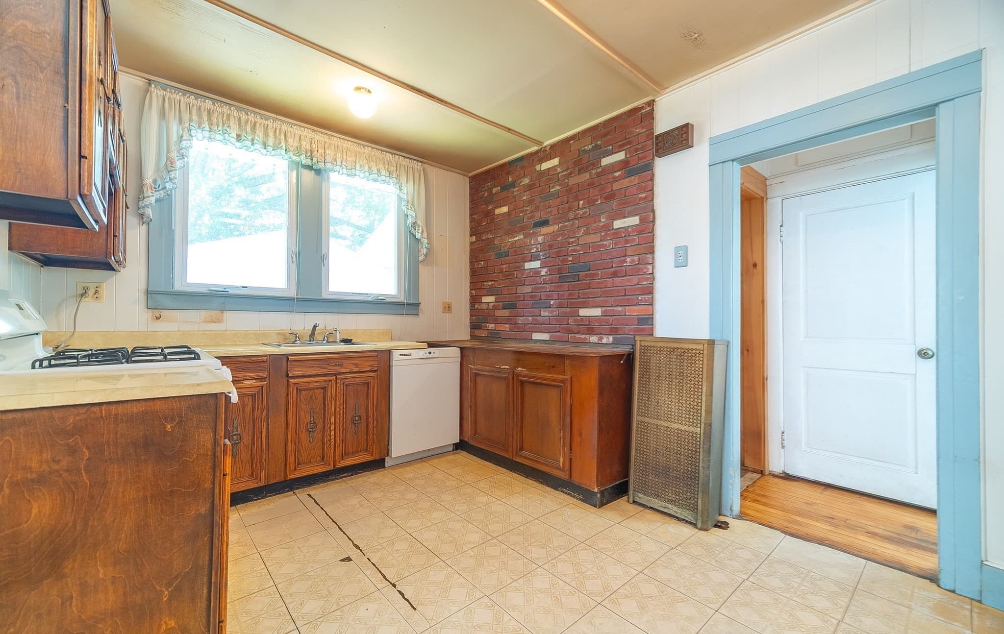 Single Family Residence at 51 Itendale St, Springfield MA 01108, Springfield, photo 17 of 42