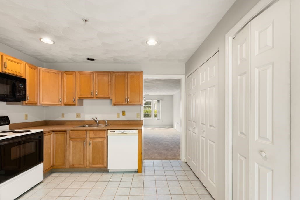 Condominium at 396 Boston Rd # 302, Billerica MA 01821, Billerica, photo 6 of 30