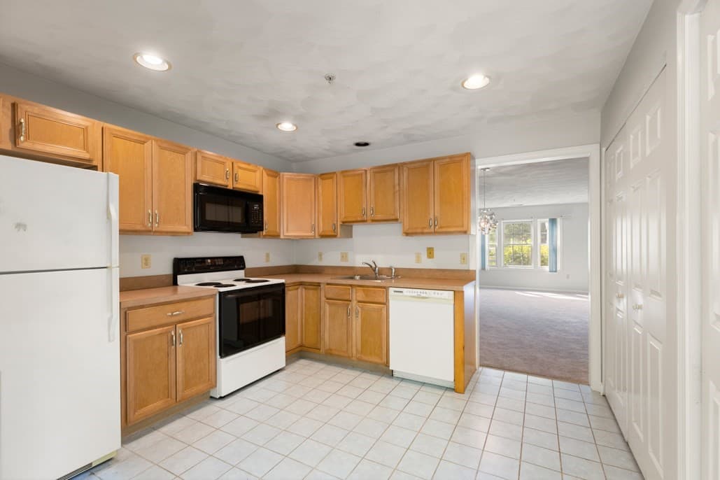 Condominium at 396 Boston Rd # 302, Billerica MA 01821, Billerica, photo 5 of 30