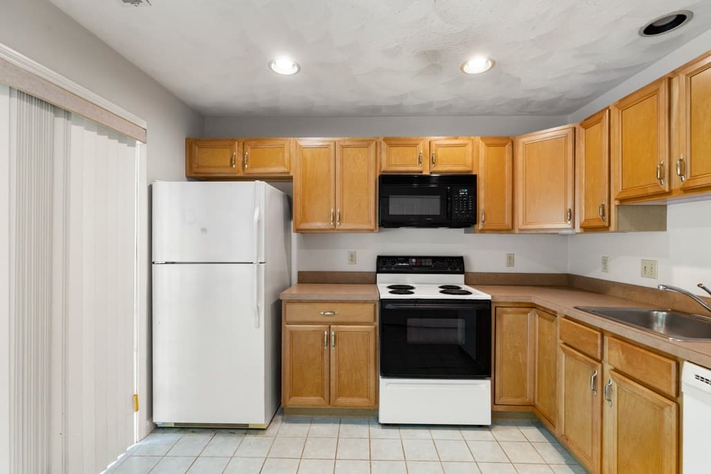 Condominium at 396 Boston Rd # 302, Billerica MA 01821, Billerica, photo 9 of 30