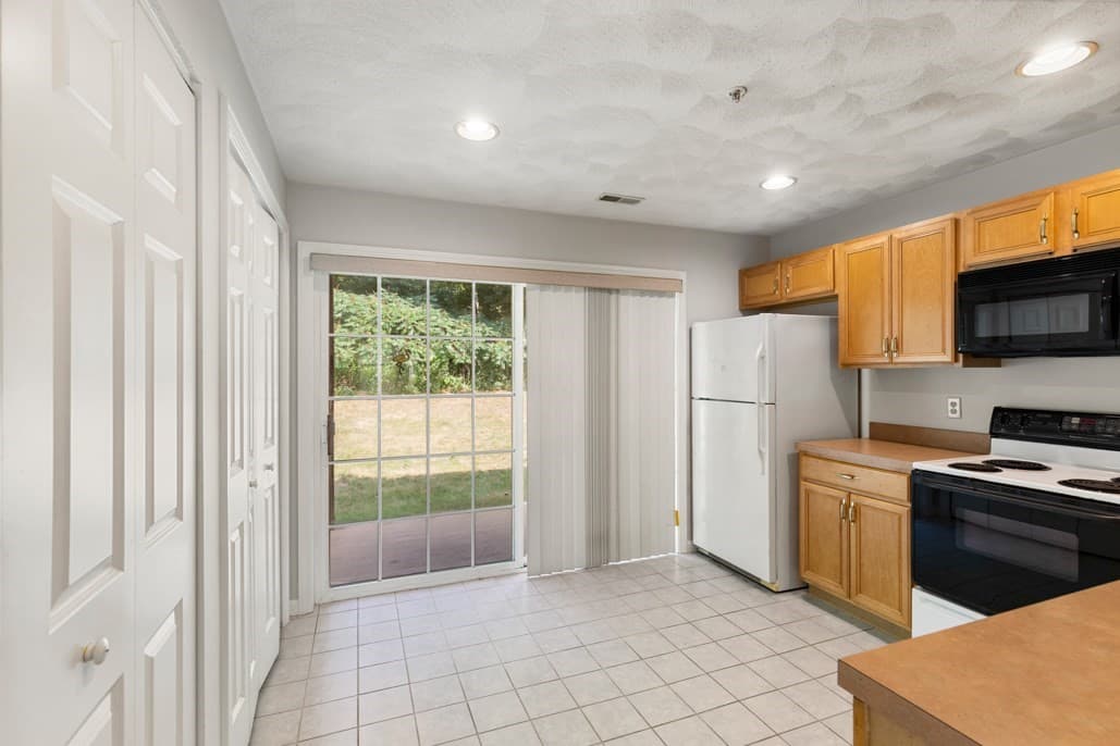 Condominium at 396 Boston Rd # 302, Billerica MA 01821, Billerica, photo 10 of 30