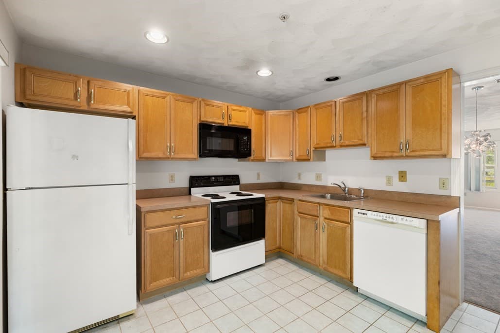 Condominium at 396 Boston Rd # 302, Billerica MA 01821, Billerica, photo 8 of 30