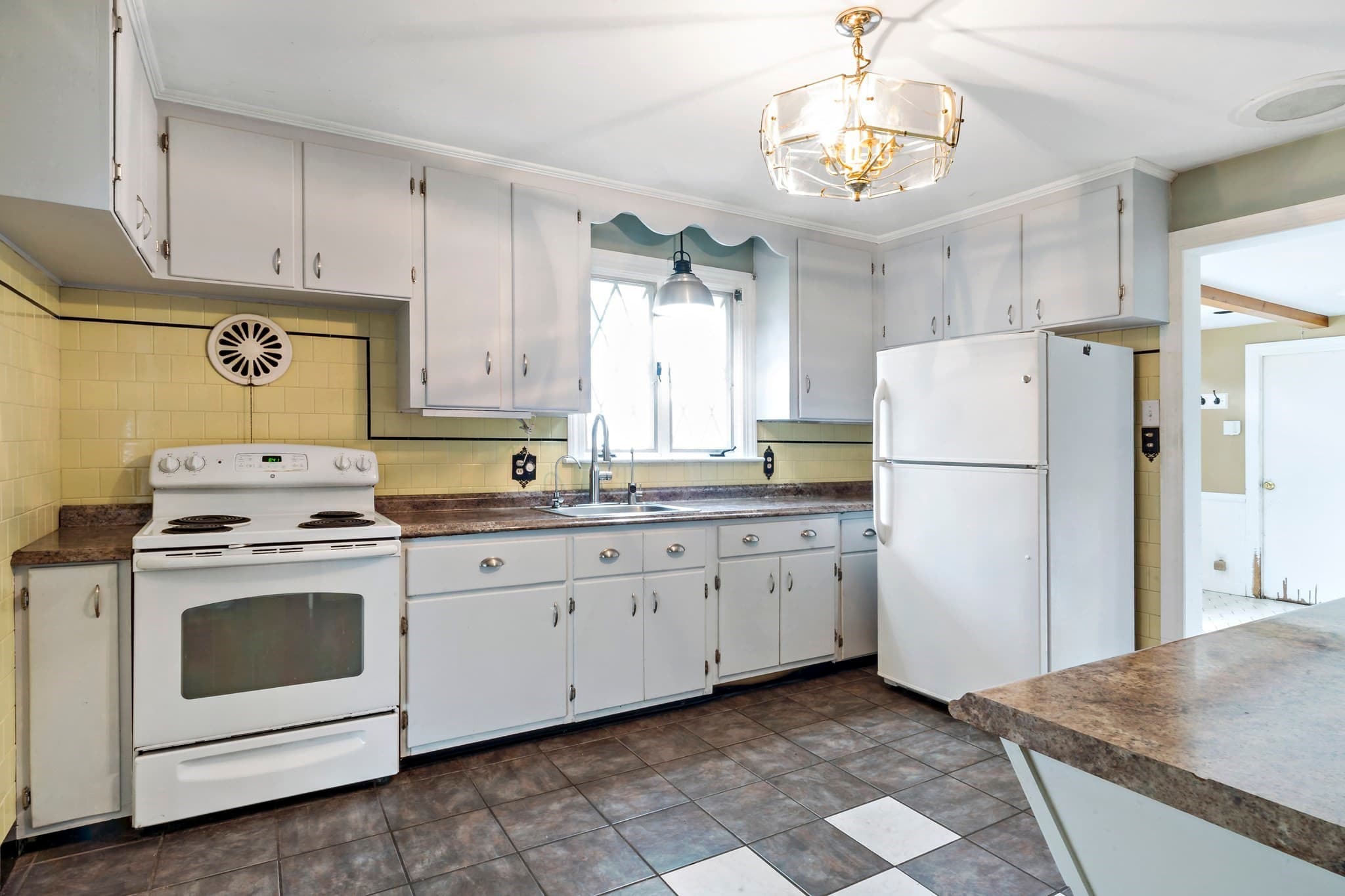 Single Family Residence at 7 Harold Ave, Somerset MA 02726, Somerset, photo 10 of 42