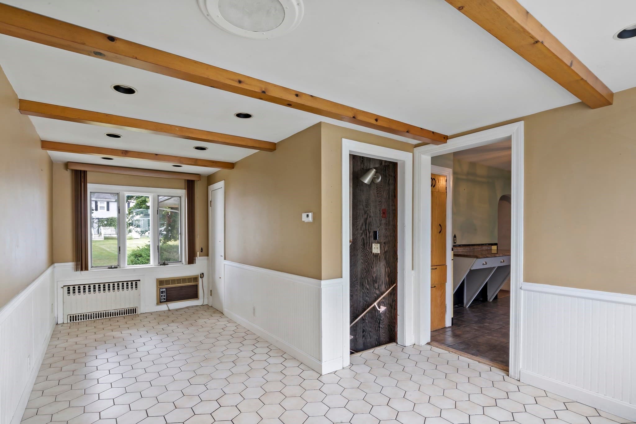 Single Family Residence at 7 Harold Ave, Somerset MA 02726, Somerset, photo 4 of 42