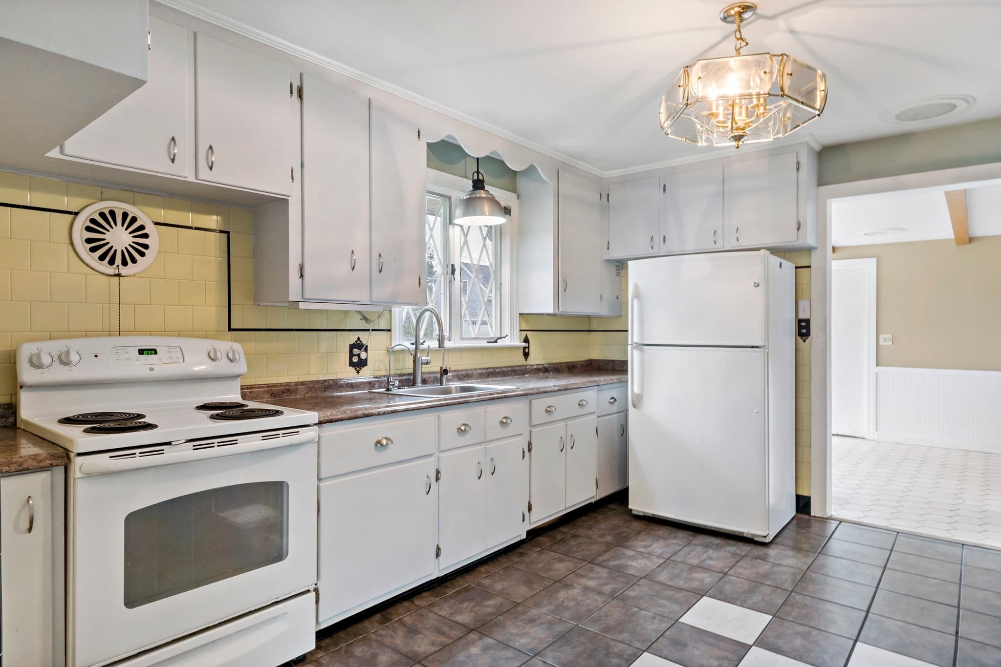 Single Family Residence at 7 Harold Ave, Somerset MA 02726, Somerset, photo 8 of 42
