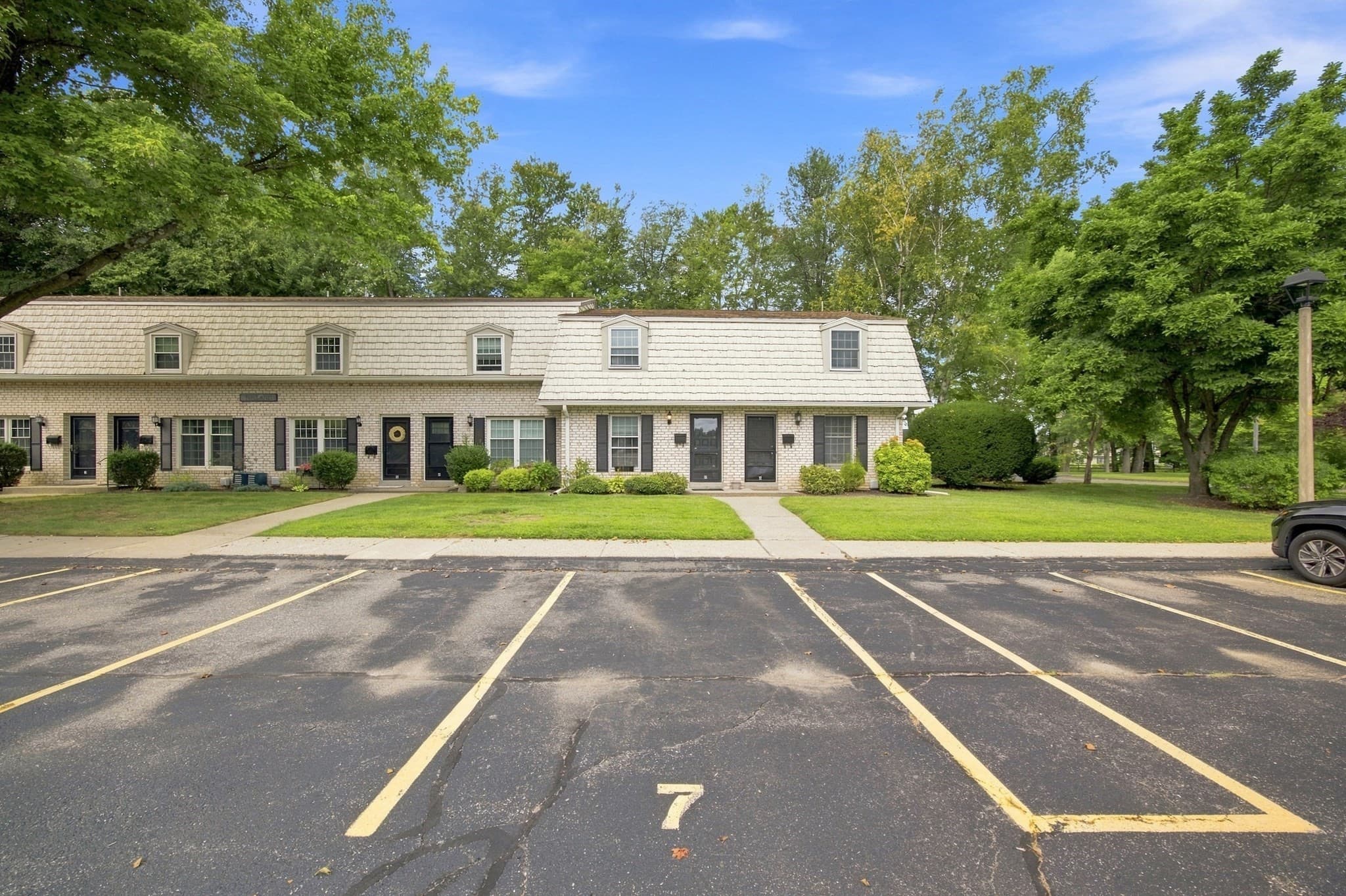 Condominium at 7 Corey Colonial # 7, Agawam MA 01001, Agawam, photo 3 of 27
