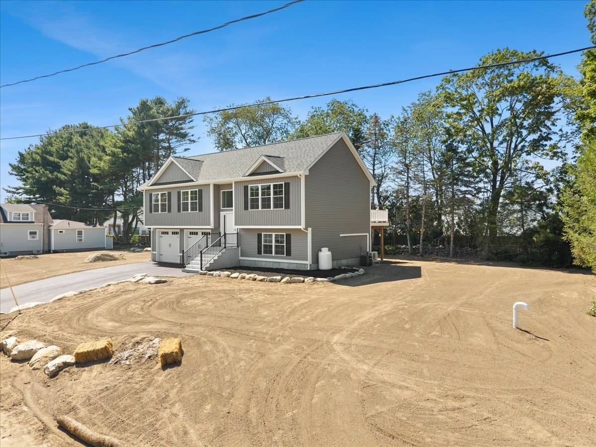 Single Family Residence at 140 Luther Ave, Swansea MA 02777, Swansea, photo 2 of 42