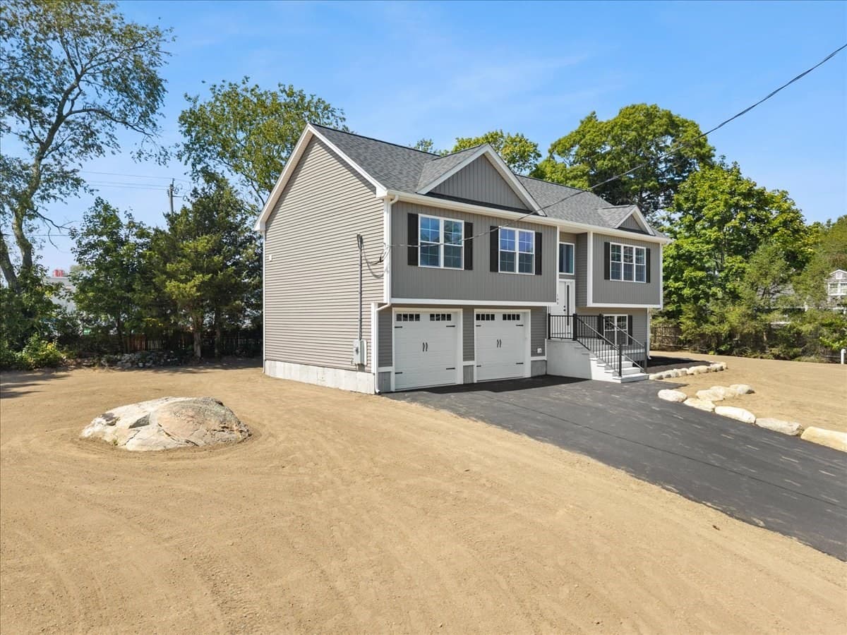 Single Family Residence at 140 Luther Ave, Swansea MA 02777, Swansea, photo 3 of 42