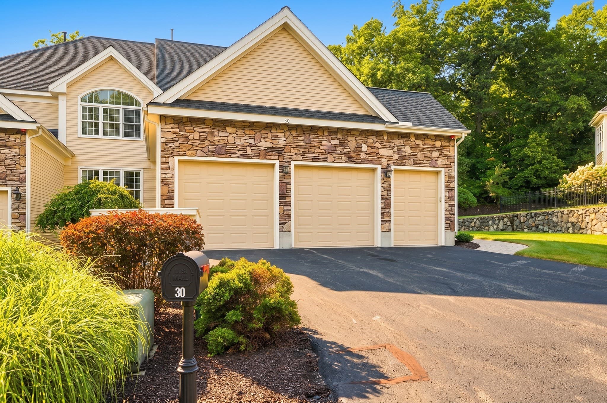 Condominium at 30 Tournament # 30, Sutton MA 01590, Sutton, photo 2 of 39
