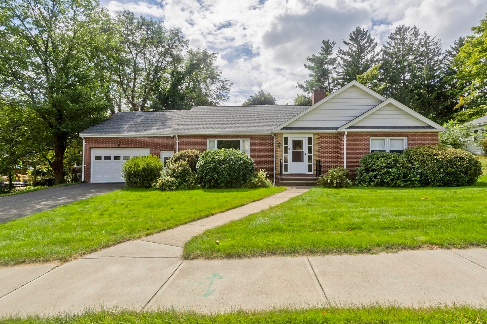 34 Vadnais St, Holyoke MA 01040