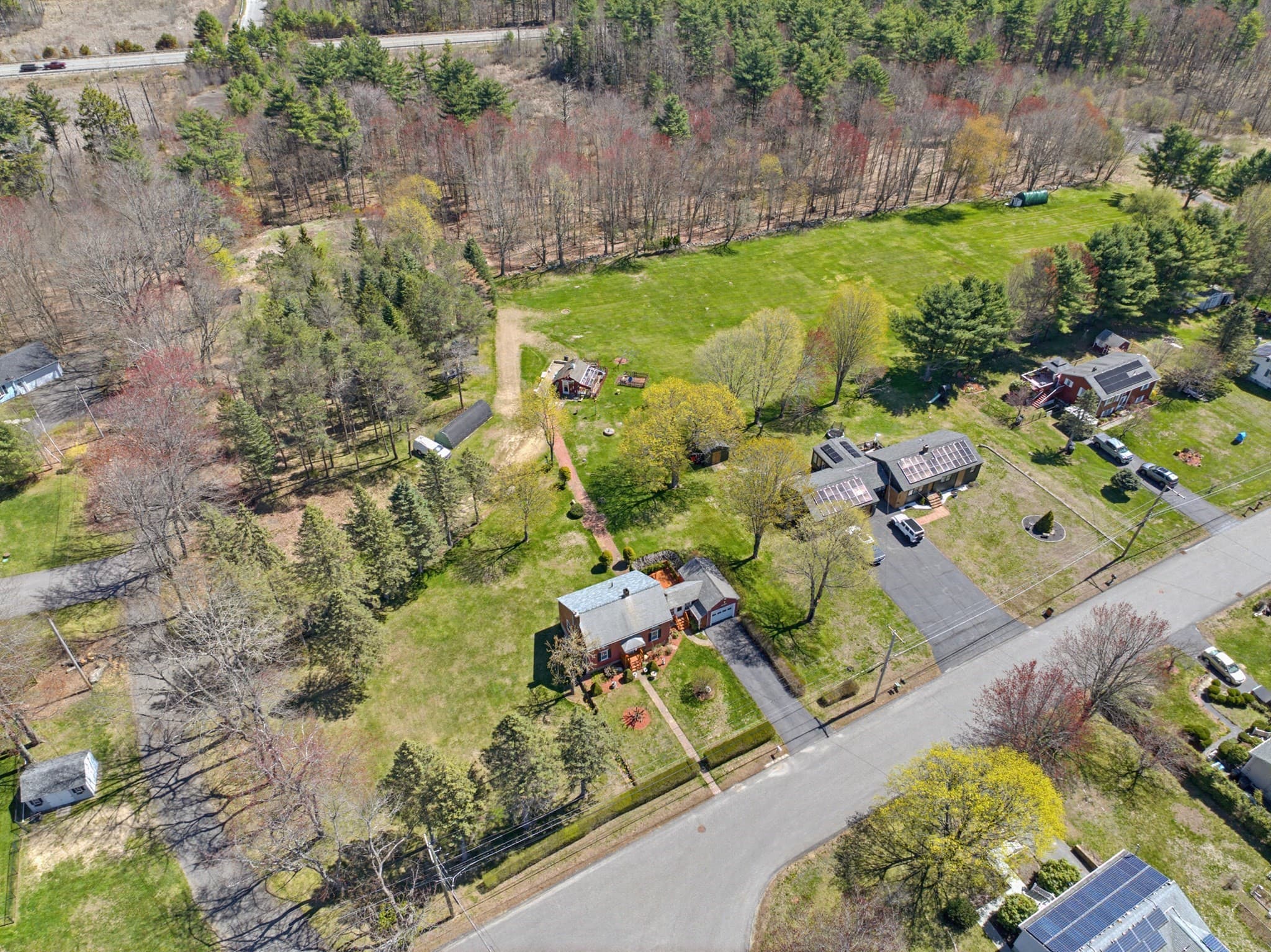 Residential at 136 Chapel St, Gardner MA 01440, photo 6 of 6