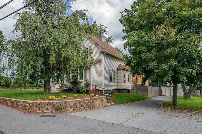 317 Oxford St N, Auburn MA 01501