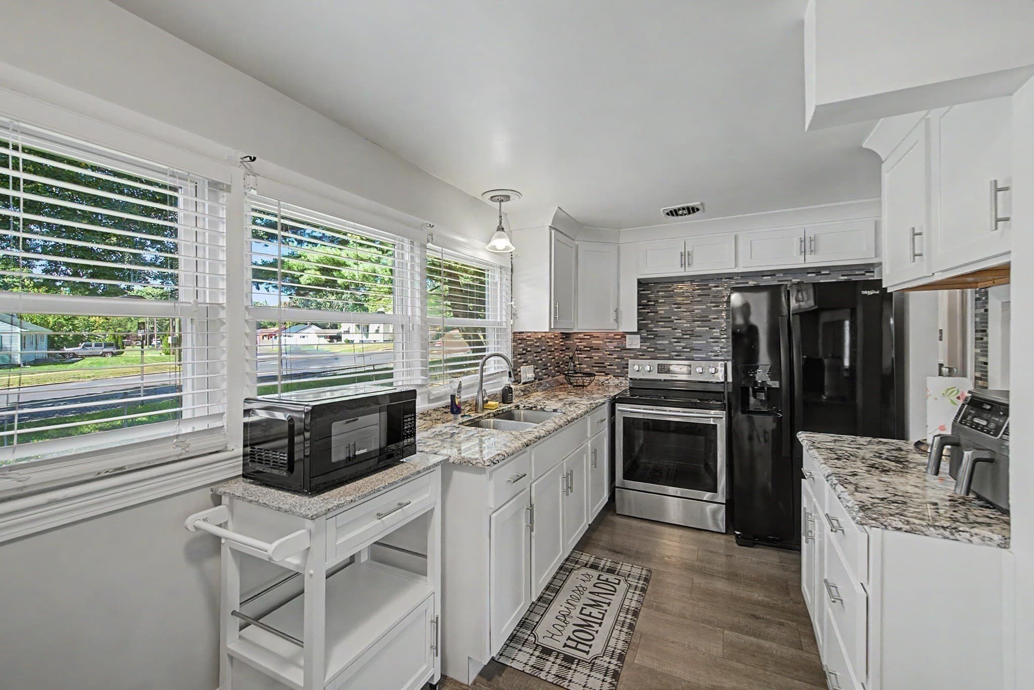 Single Family Residence at 369 Breckwood Blvd, Springfield MA 01109, Springfield, photo 7 of 23