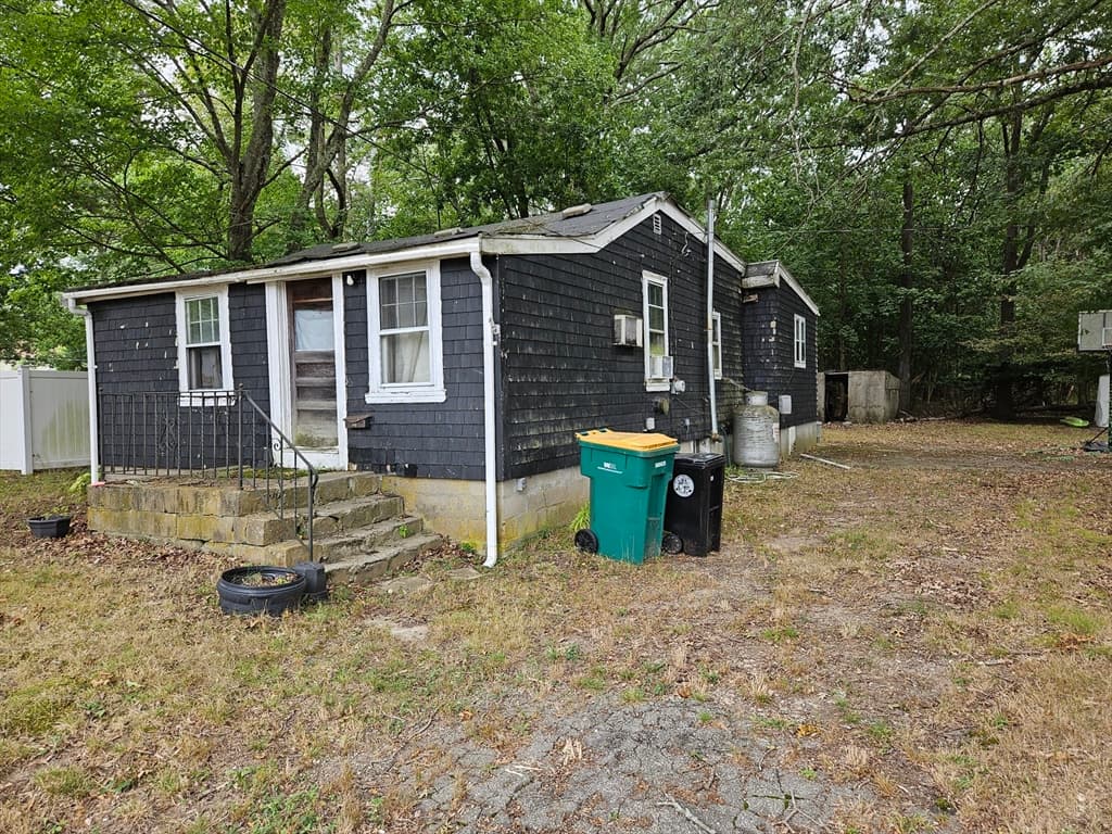 Single Family Residence at 149 Jefferson St, North Attleboro MA 02760, North Attleboro, photo 6 of 8