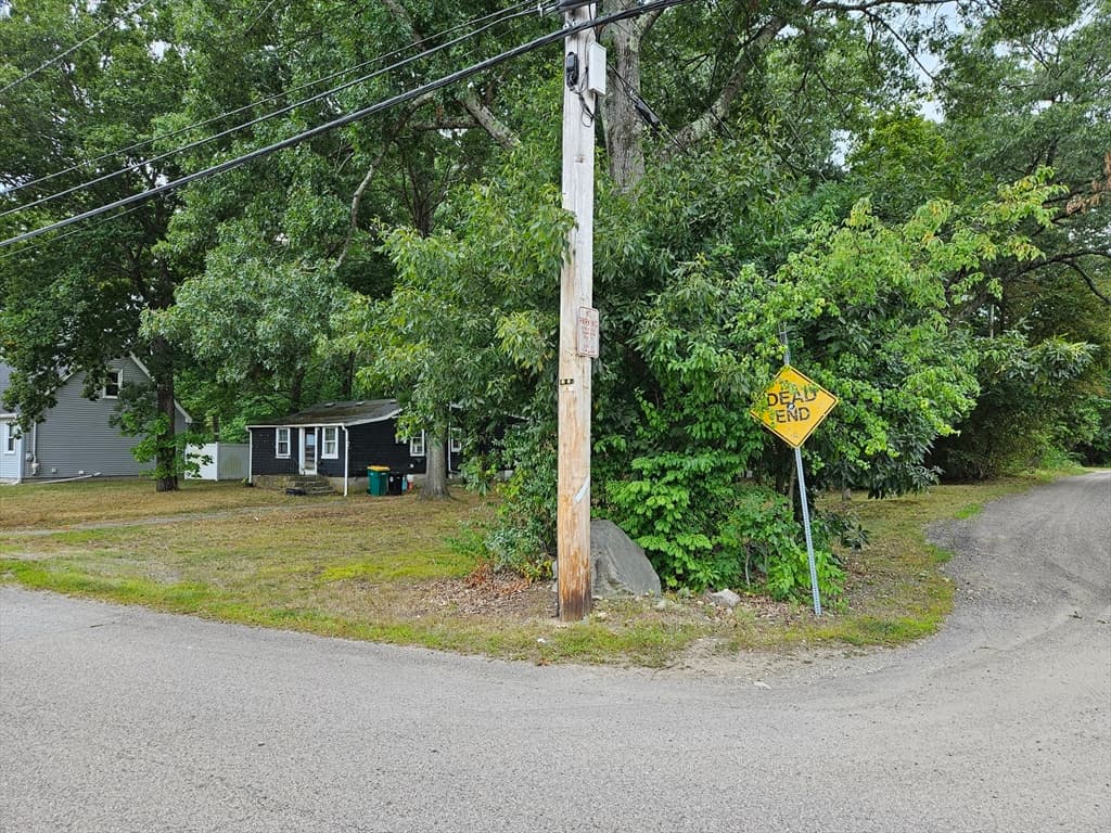 Single Family Residence at 149 Jefferson St, North Attleboro MA 02760, North Attleboro, photo 4 of 8