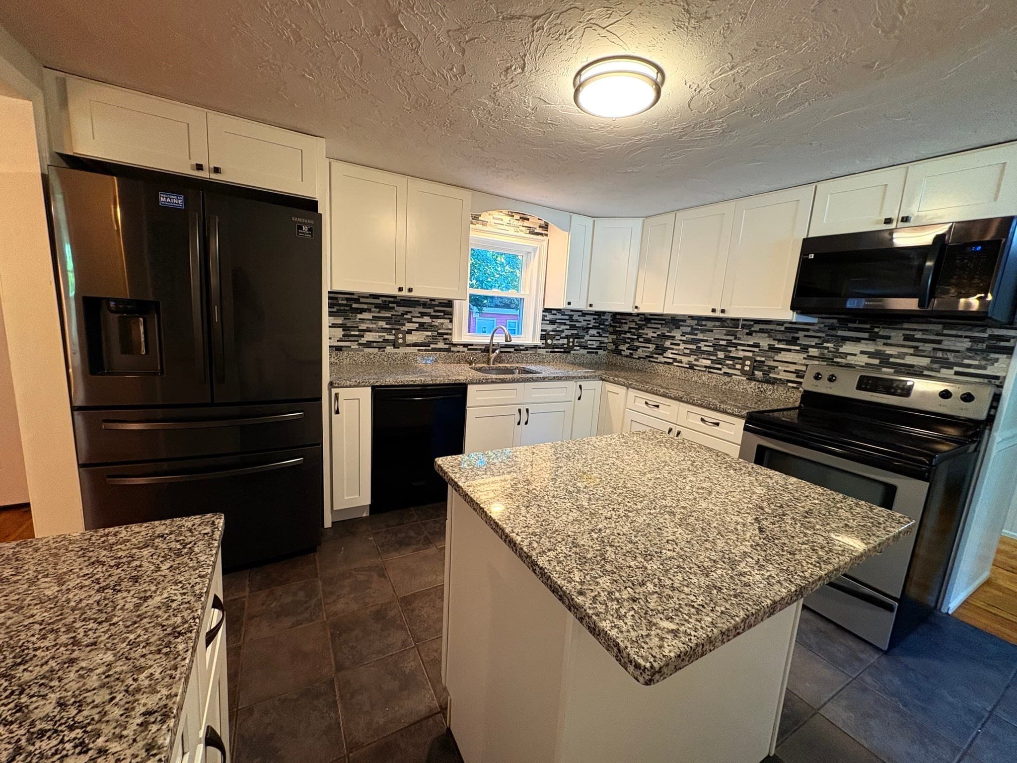 Single Family Residence at 38 Frank St, Middleboro MA 02346, Middleboro, photo 2 of 13