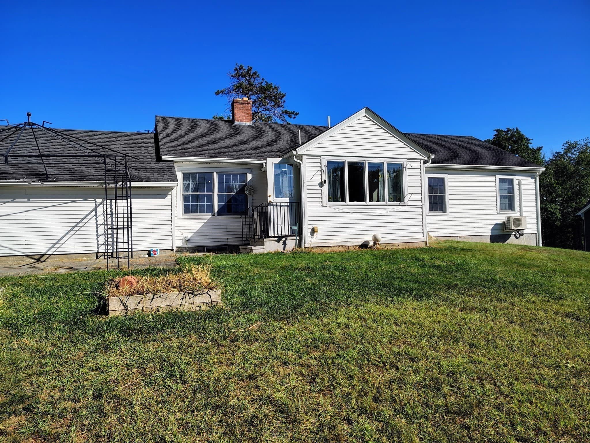 Single Family Residence at 18 Crown St, Spencer MA 01562, Spencer, photo 2 of 37