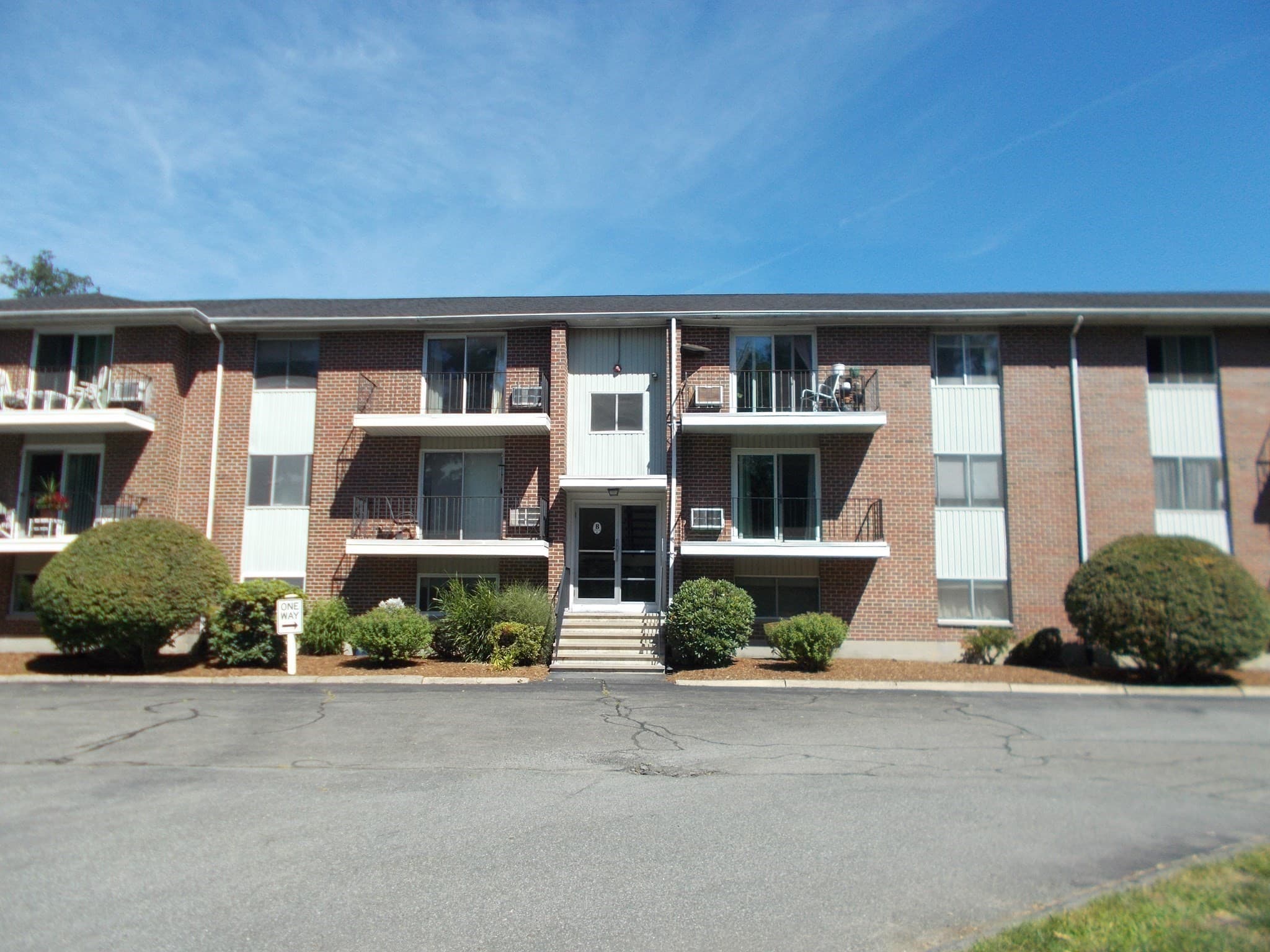 Condominium at 83 R Hobart # B5, Danvers MA 01823, Danvers, photo 2 of 8
