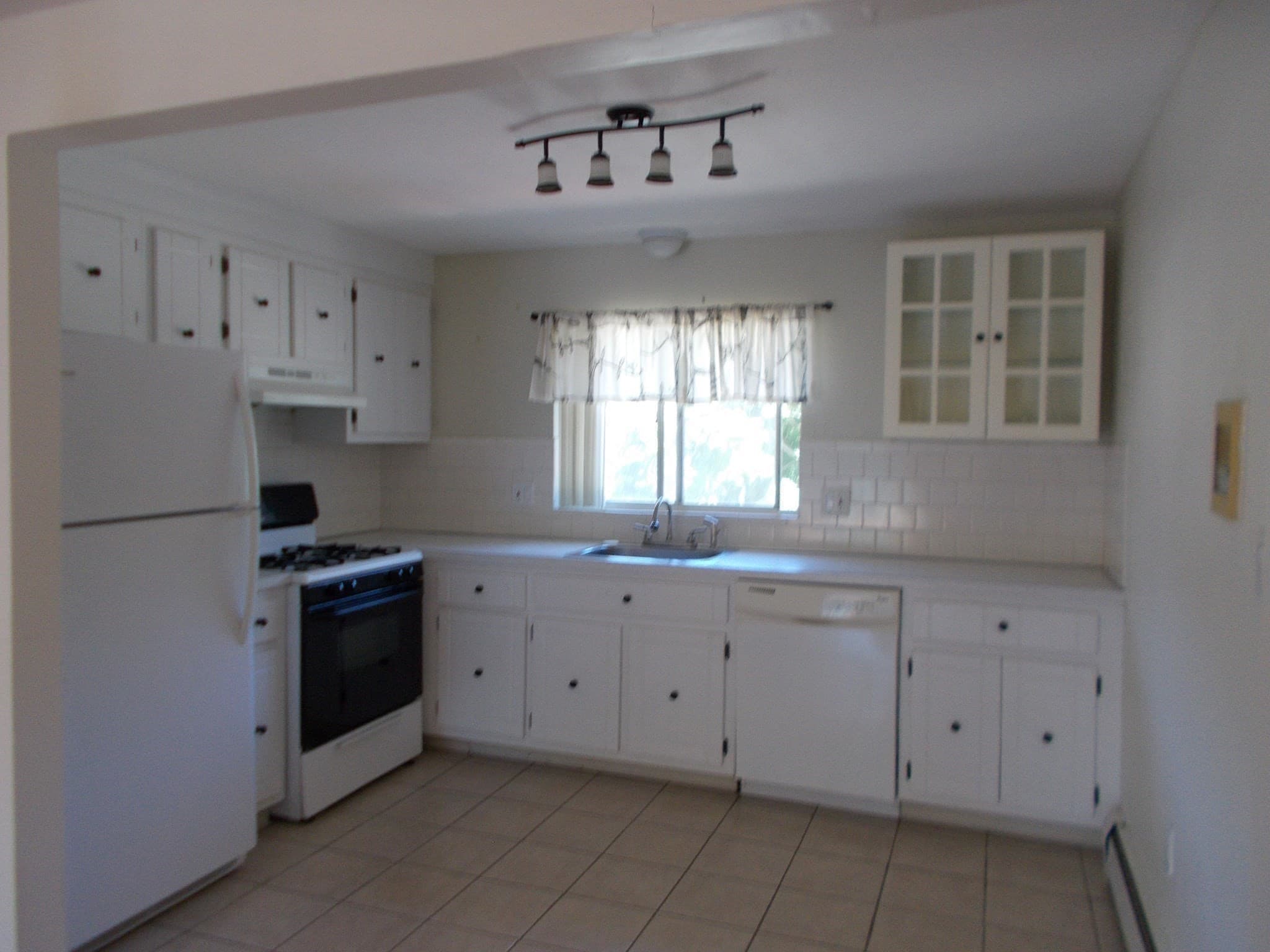 Condominium at 83 R Hobart # B5, Danvers MA 01823, Danvers, photo 3 of 8