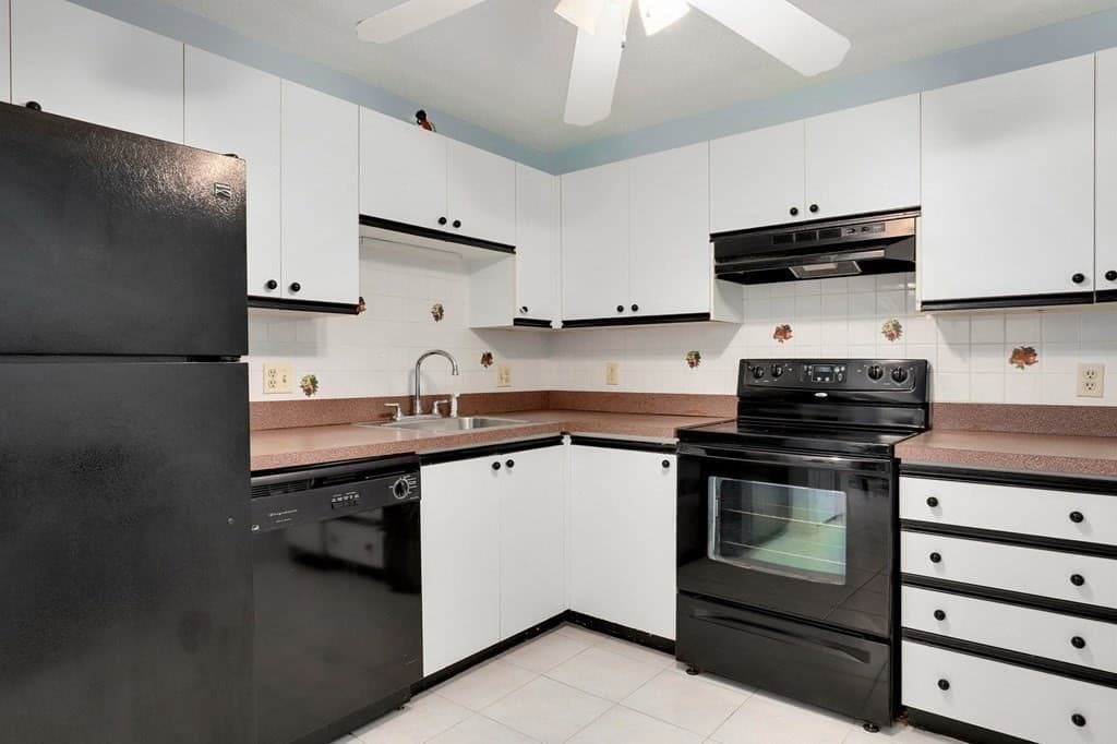Condominium at 3920 Mystic Valley Pkwy # 410, Medford MA 02155, Medford, photo 6 of 24