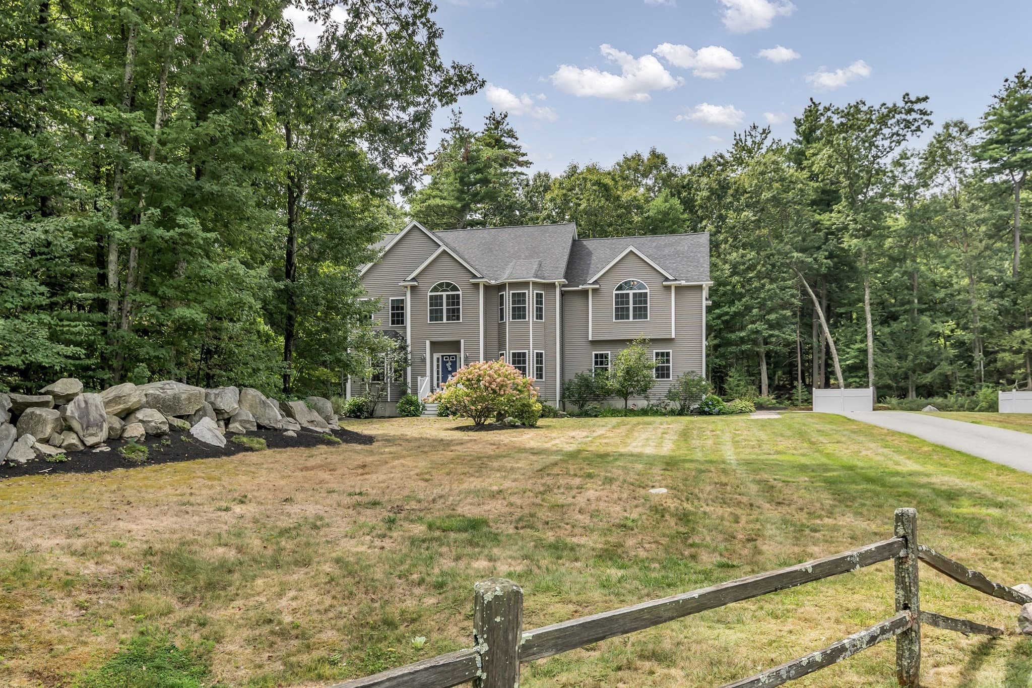 3 Ava Ln, Tyngsborough MA 01879