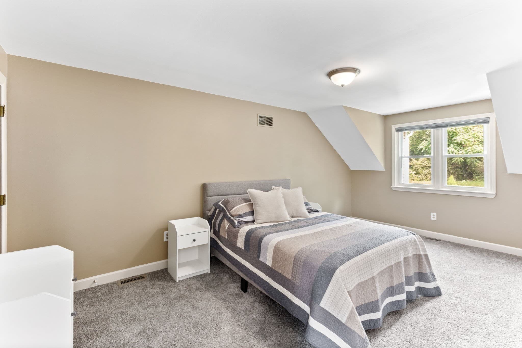 Condex at 82 Paine # 82, Bellingham MA 02019, photo 27 of 38