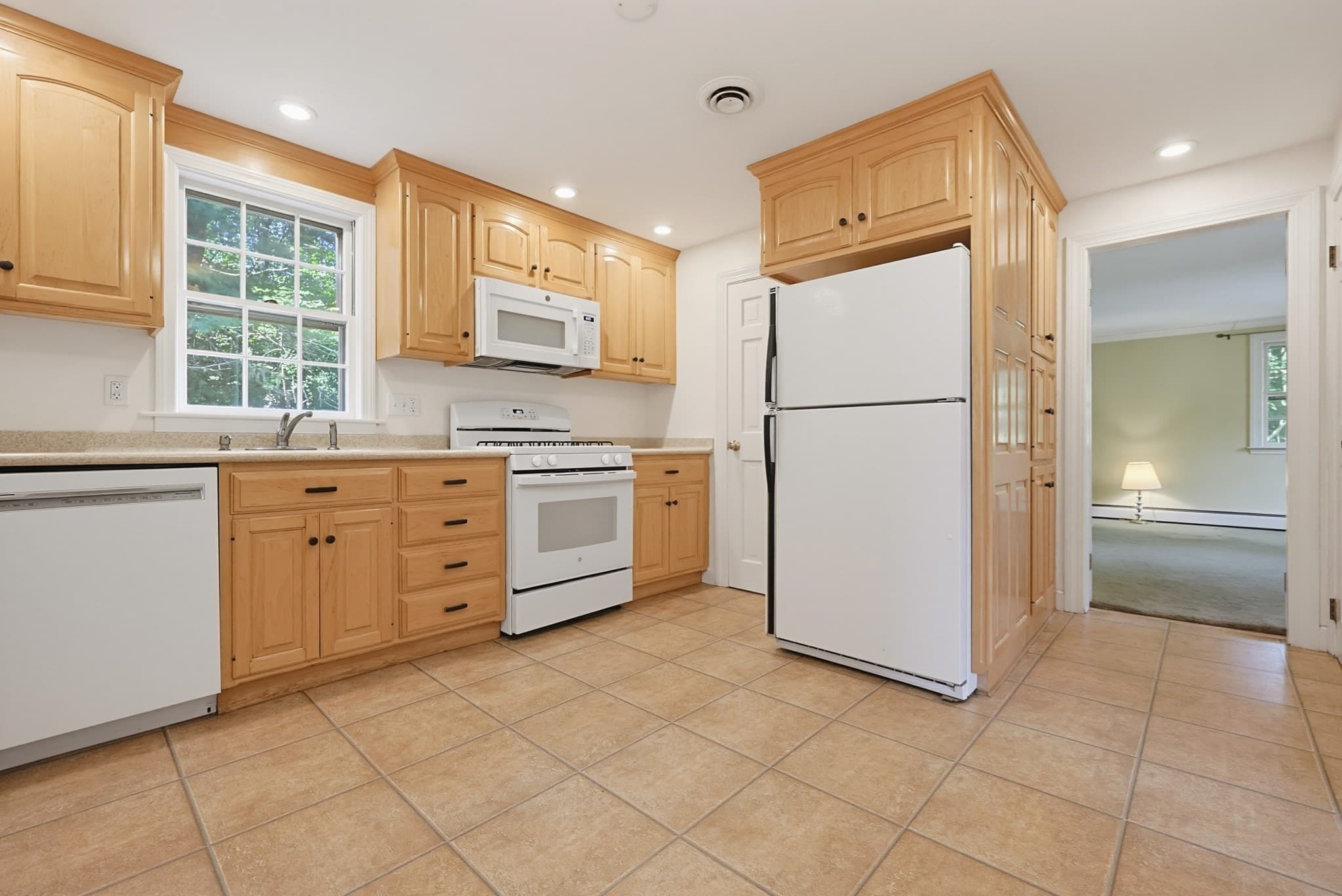 Single Family Residence at 7 Cheryl Dr, Foxboro MA 02035, Foxboro, photo 13 of 42