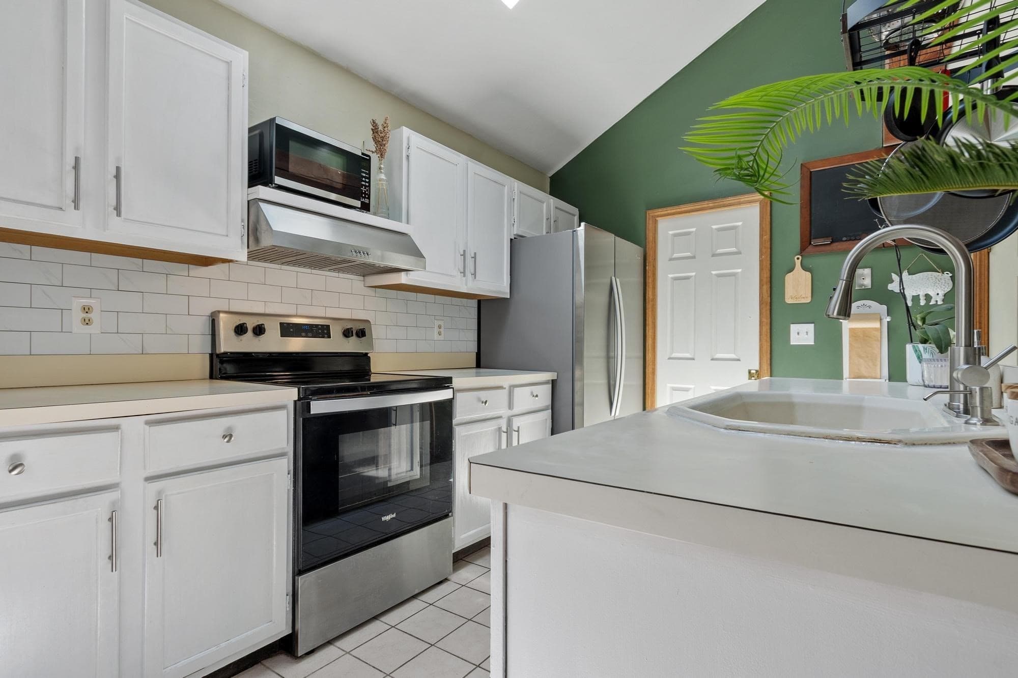 Single Family Residence at 27 Natty Pond Dr, Hubbardston MA 01452, Hubbardston, photo 13 of 41